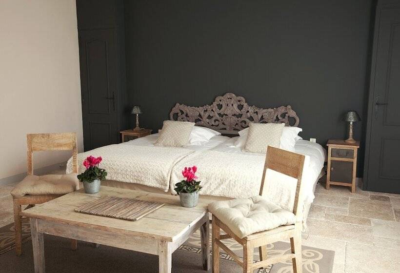 غرفة قياسية ثلاثية, La Regalido