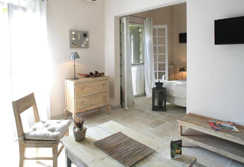 غرفة قياسية ثلاثية, La Regalido