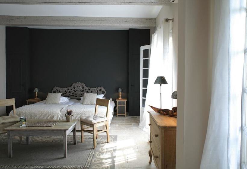 غرفة قياسية ثلاثية, La Regalido