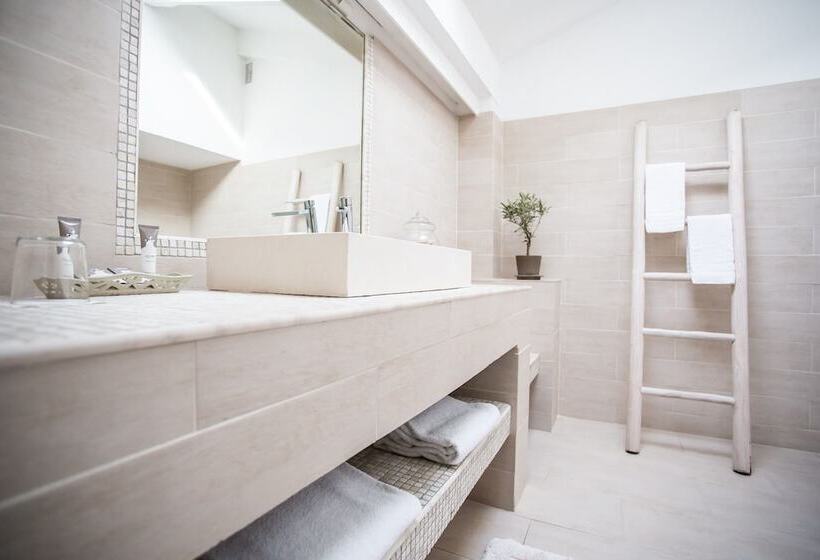 غرفة عائلية, La Regalido