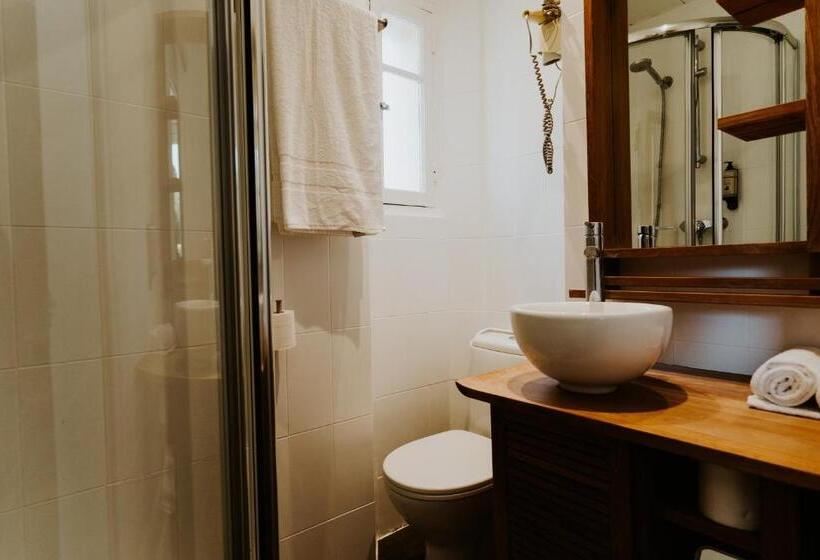 اتاق استاندارد, Le Petit Castel