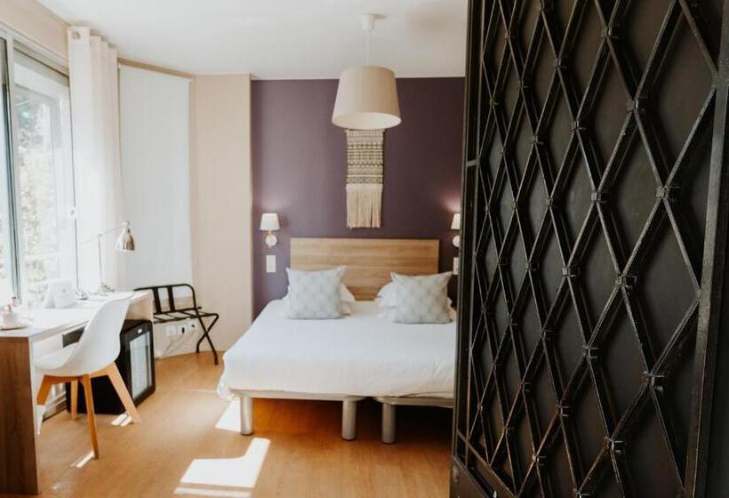 اتاق استاندارد, Le Petit Castel