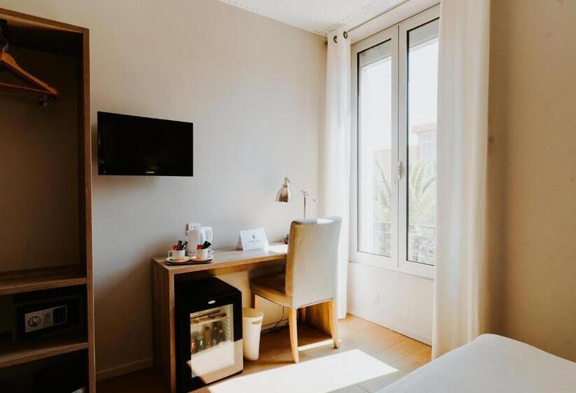 اتاق استاندارد, Le Petit Castel