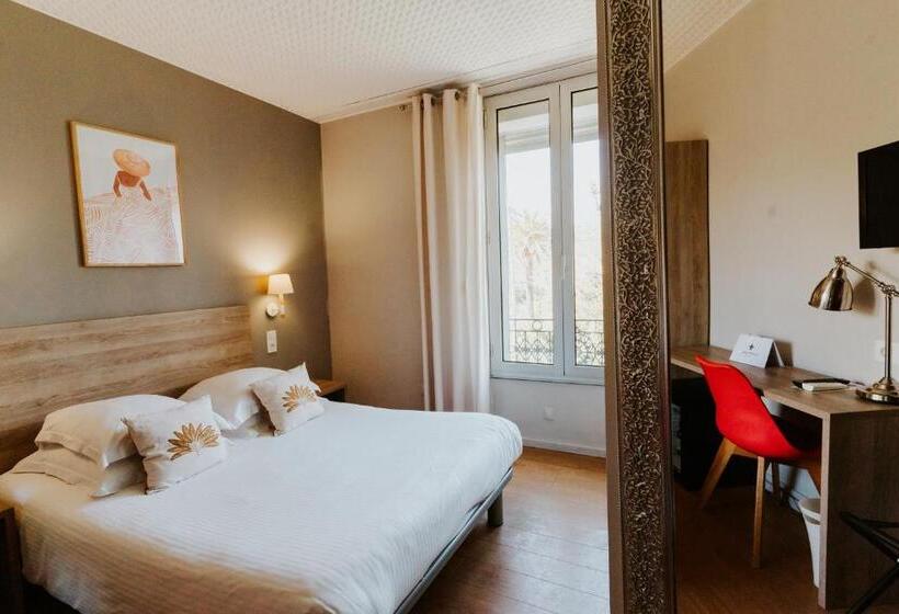 اتاق عادی, Le Petit Castel