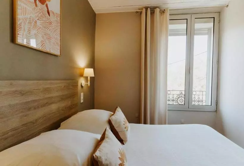 اتاق عادی, Le Petit Castel