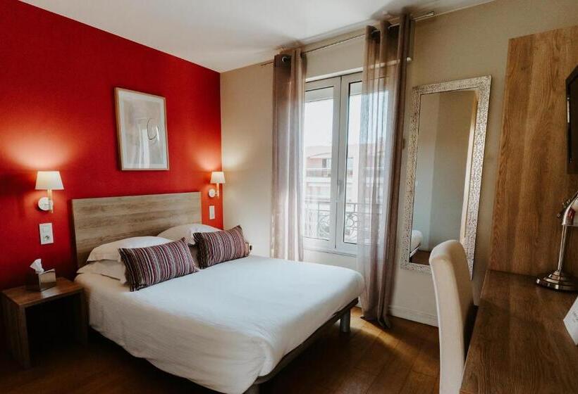 اتاق عادی, Le Petit Castel