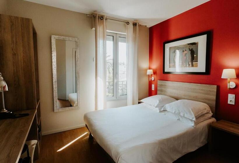 اتاق عادی, Le Petit Castel