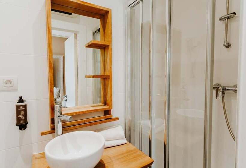 اتاق استاندارد یک نفره, Le Petit Castel