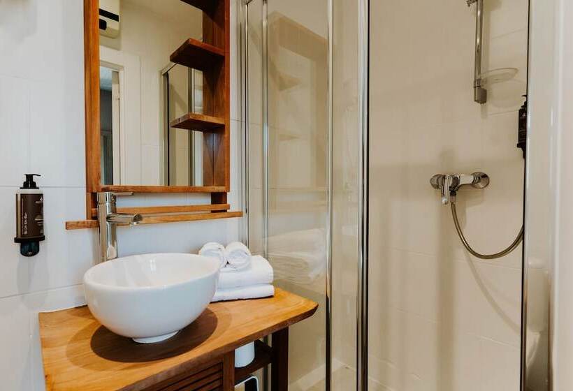 اتاق استاندارد یک نفره, Le Petit Castel