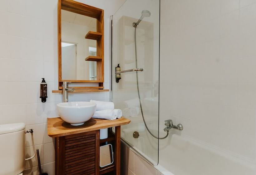 اتاق استاندارد, Le Petit Castel