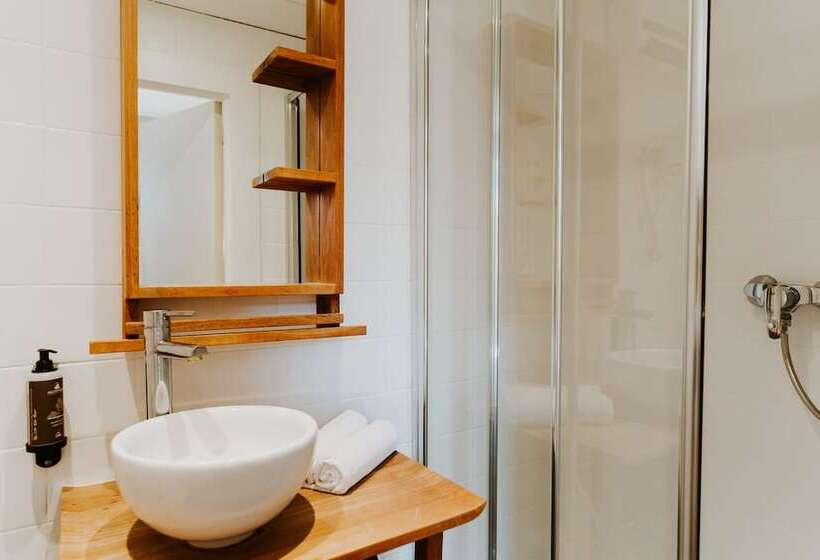 اتاق استاندارد, Le Petit Castel