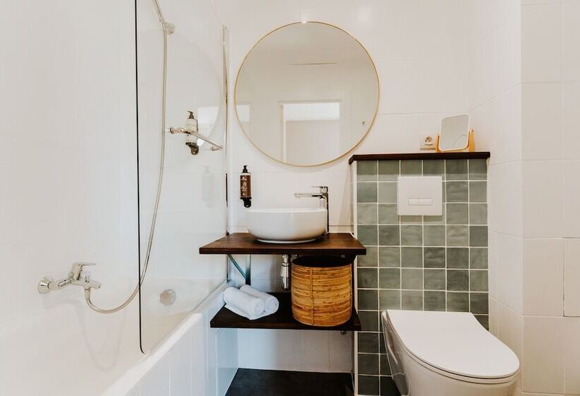 اتاق استاندارد, Le Petit Castel