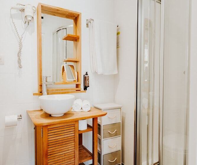 اتاق استاندارد, Le Petit Castel