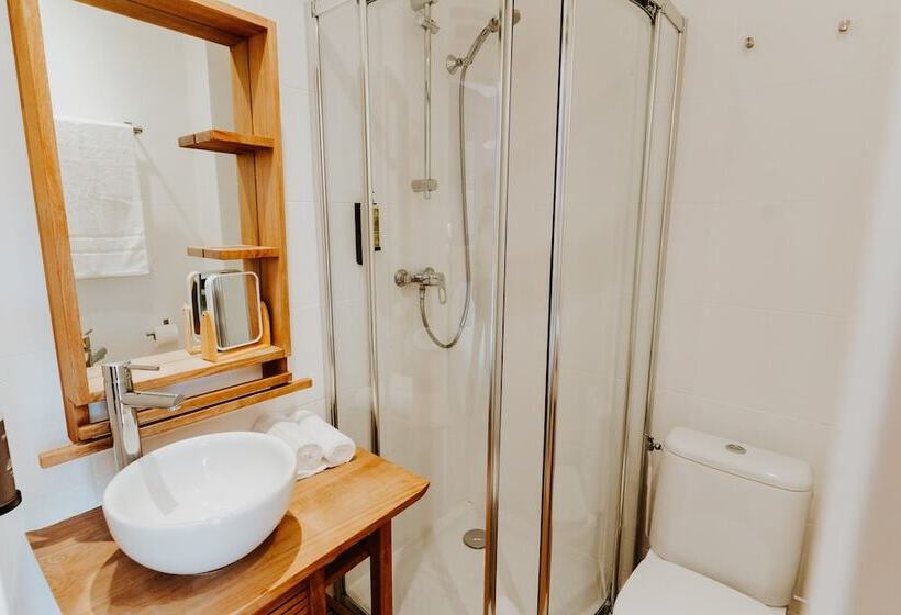 اتاق استاندارد, Le Petit Castel