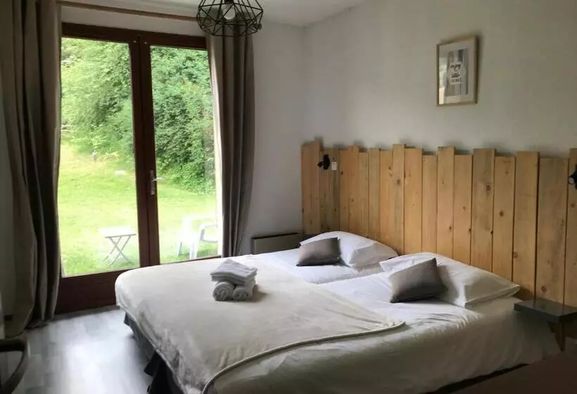 اتاق استاندارد سه نفره, Le Relais De La Forge