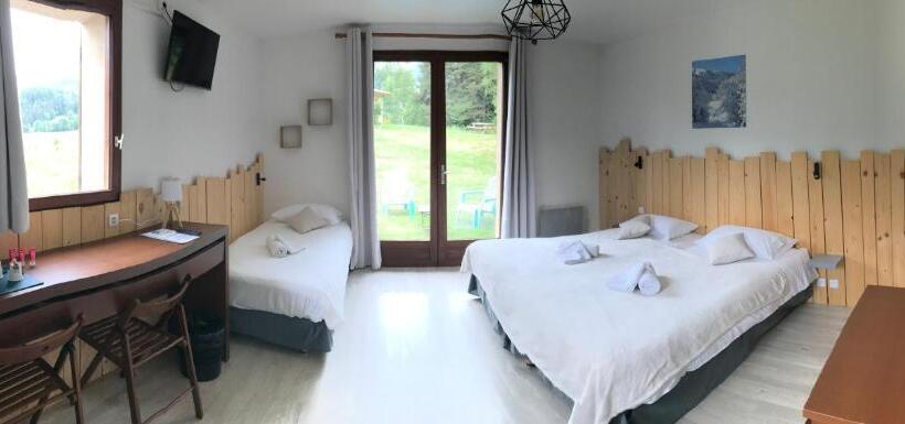 اتاق استاندارد سه نفره, Le Relais De La Forge