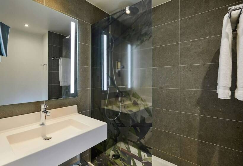 غرفة برستيج, Mercure Paris La Defense