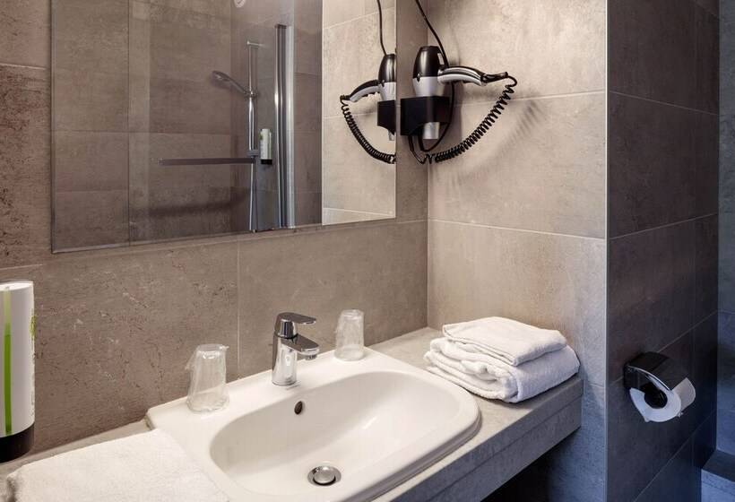 חדר סטנדרט נוף לבריכה, Logis Hotel Noemys Morgon