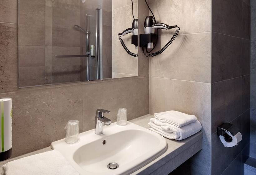 חדר סטנדרט נוף לבריכה, Logis Hotel Noemys Morgon