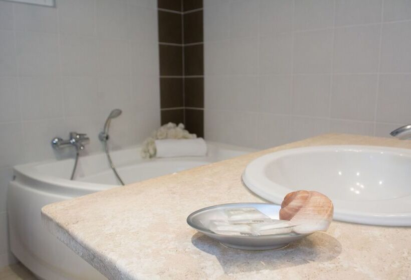 Семейный Номер, Roc E Mare