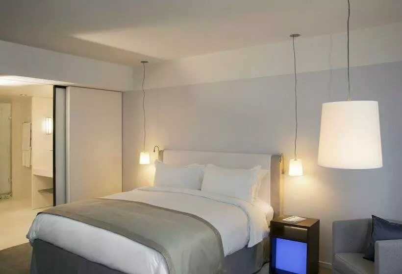 Deluxe Room, Sofitel Paris Arc De Triomphe