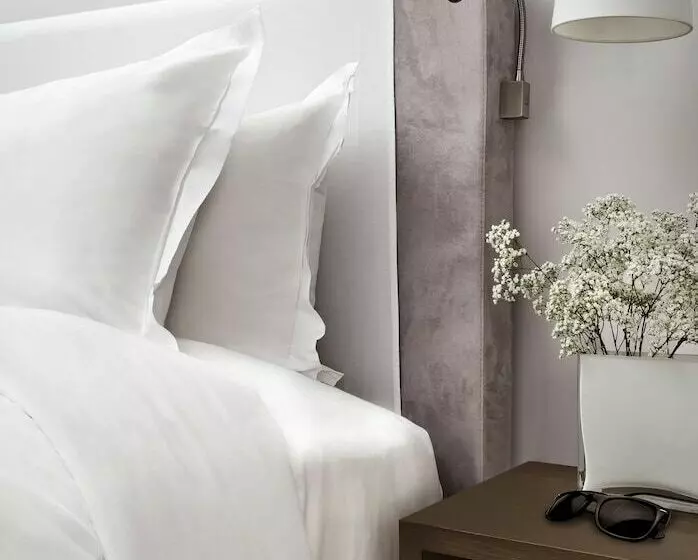 Deluxe Room, Sofitel Paris Arc De Triomphe