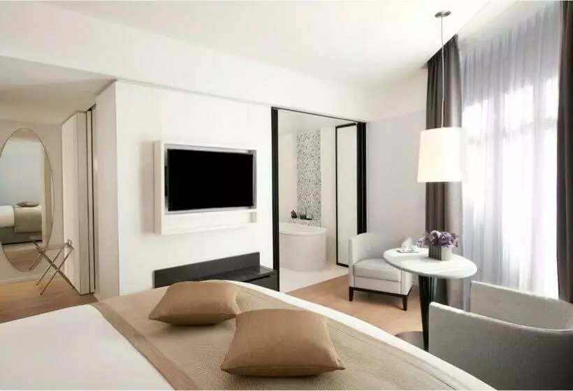 Junior Suite, Sofitel Paris Arc De Triomphe