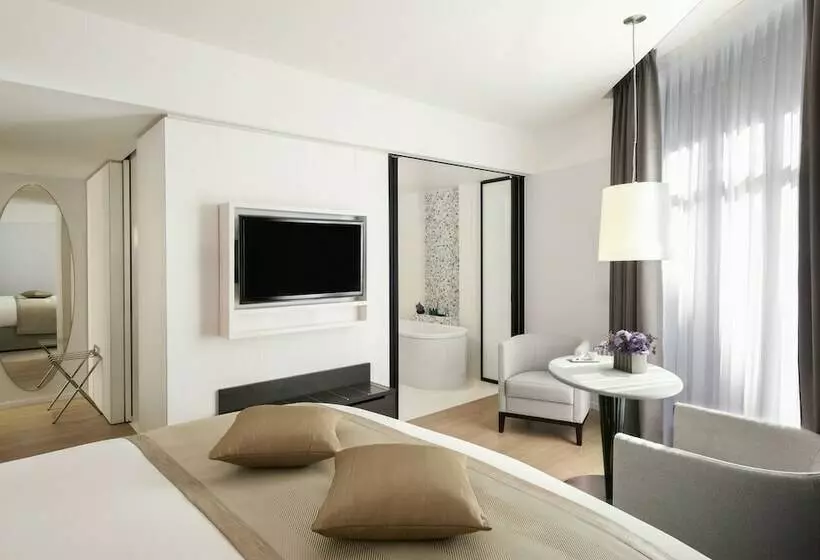 Junior Suite, Sofitel Paris Arc De Triomphe
