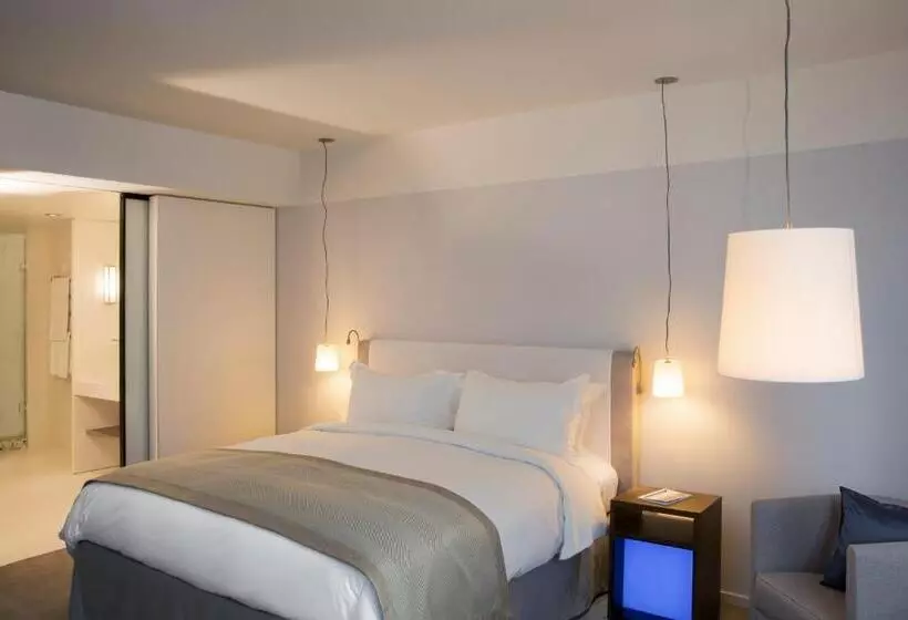 Deluxe Room, Sofitel Paris Arc De Triomphe