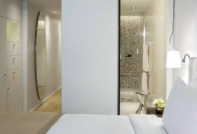 Superior Room, Sofitel Paris Arc De Triomphe