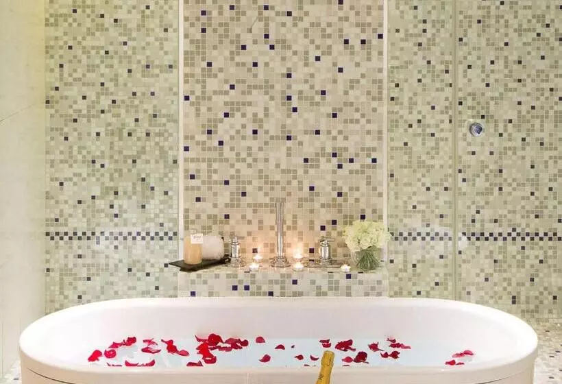 Junior Suite, Sofitel Paris Arc De Triomphe
