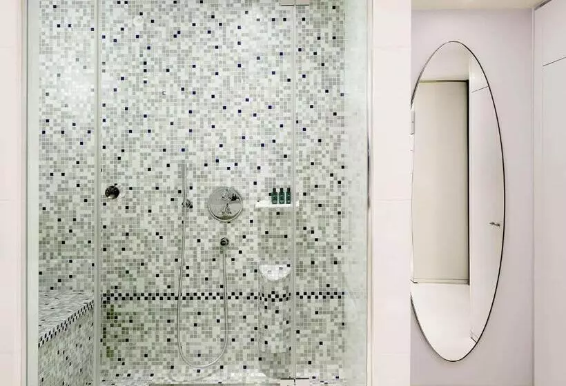 Standard Room, Sofitel Paris Arc De Triomphe