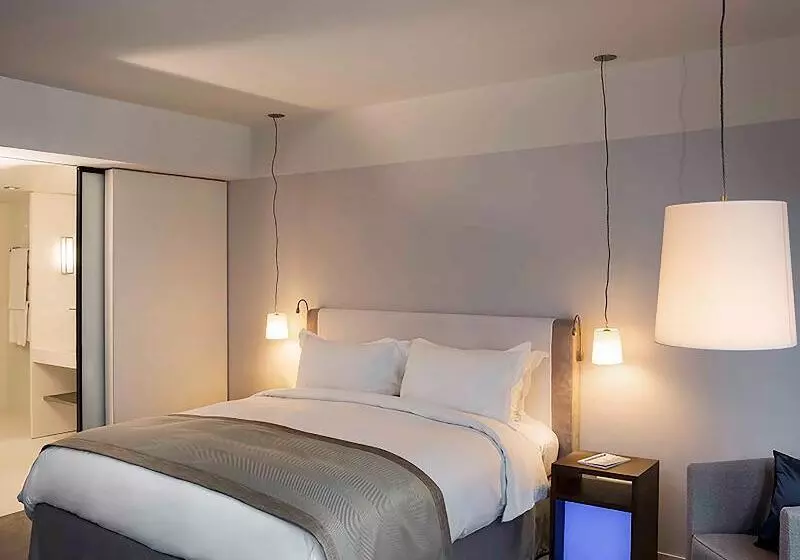 Deluxe Room, Sofitel Paris Arc De Triomphe