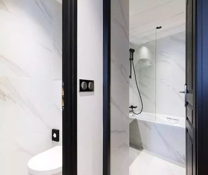 Suite, Star Champs Elysees