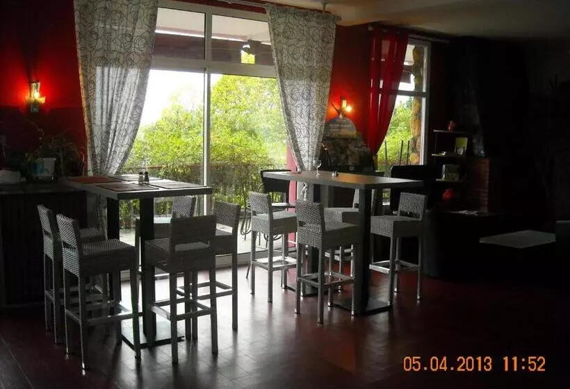 スタンダードシングルルーム, Logis Hotels   Hôtel Et Restaurant Le Relais Des Garrigues