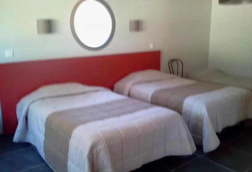 スタンダードシングルルーム, Logis Hotels   Hôtel Et Restaurant Le Relais Des Garrigues