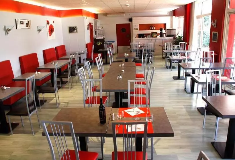 スタンダードルーム, Logis Hotels   Hôtel Et Restaurant Le Relais Des Garrigues