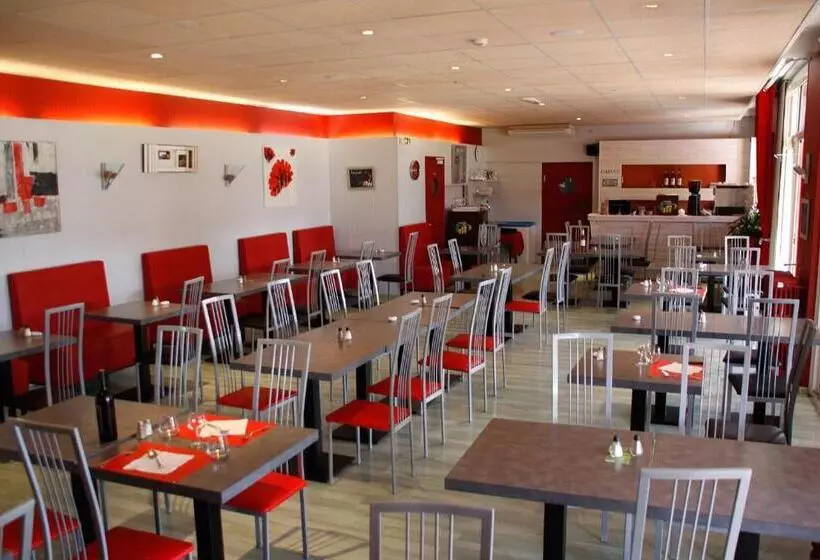 ファミリールーム, Logis Hotels   Hôtel Et Restaurant Le Relais Des Garrigues