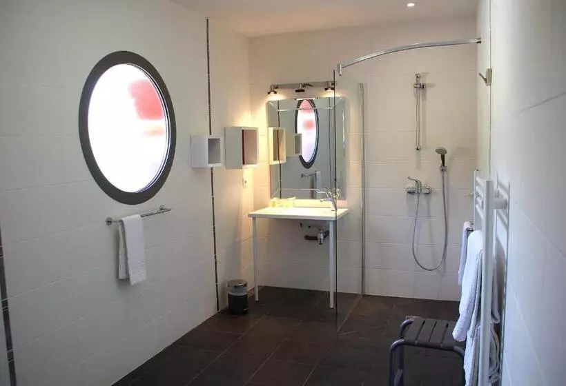ファミリールーム, Logis Hotels   Hôtel Et Restaurant Le Relais Des Garrigues