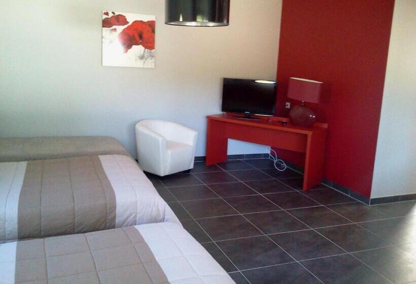 غرفة عائلية, Logis Hotels   Hôtel Et Restaurant Le Relais Des Garrigues