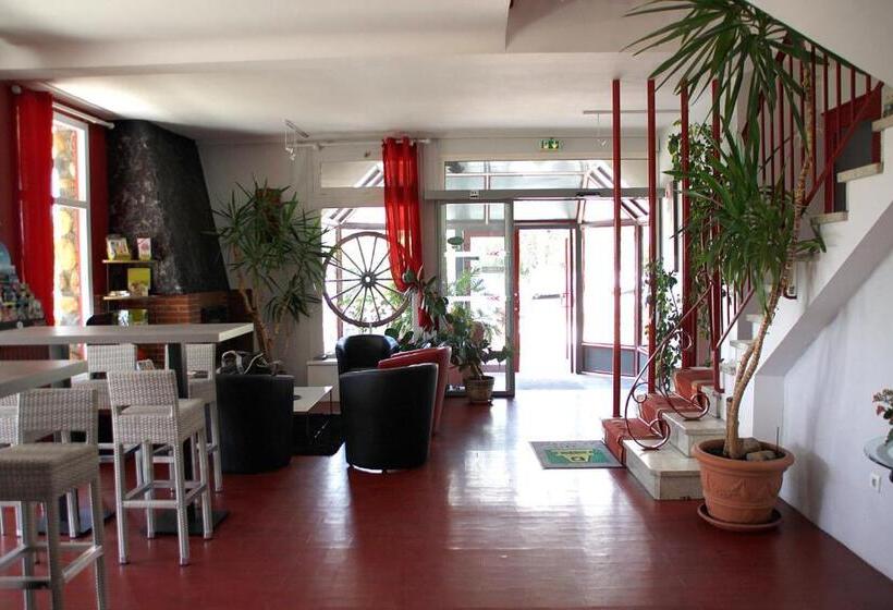 Номер Стандарт, Logis Hotels   Hôtel Et Restaurant Le Relais Des Garrigues