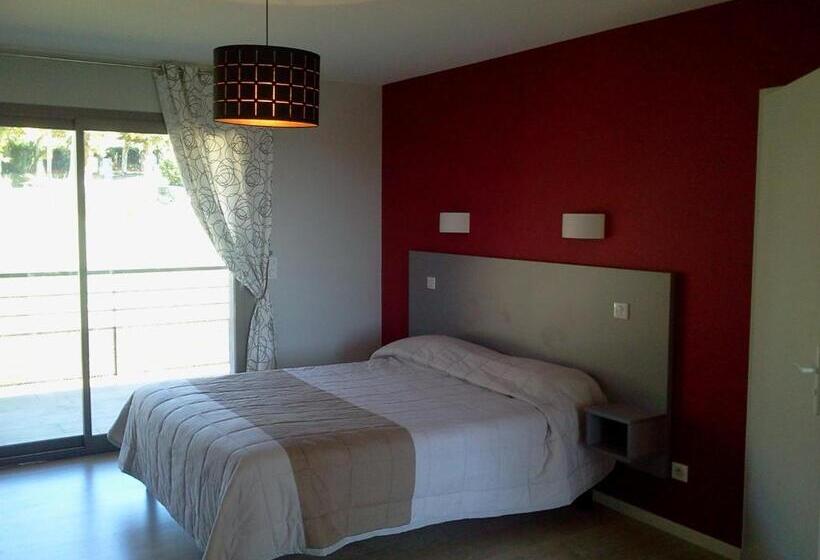 Номер Стандарт, Logis Hotels   Hôtel Et Restaurant Le Relais Des Garrigues