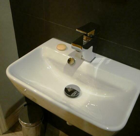 스탠다드 룸 킹사이즈 침대, Castle Hotel & Apartments