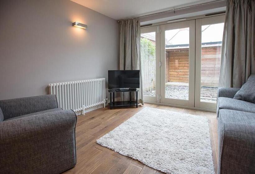 침실 2개 주택, Castle Hotel & Apartments