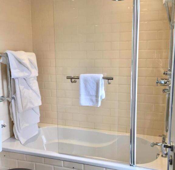 스탠다드 룸 킹사이즈 침대, Castle Hotel & Apartments