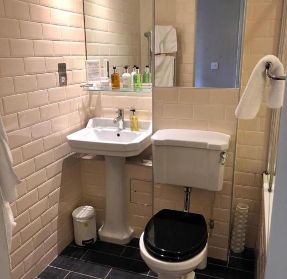 스탠다드 룸 킹사이즈 침대, Castle Hotel & Apartments