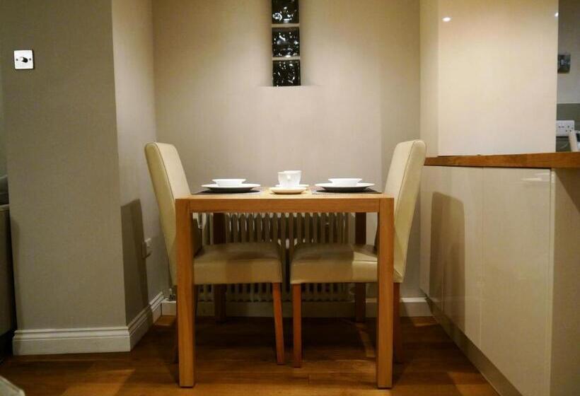 침실 2개 주택, Castle Hotel & Apartments