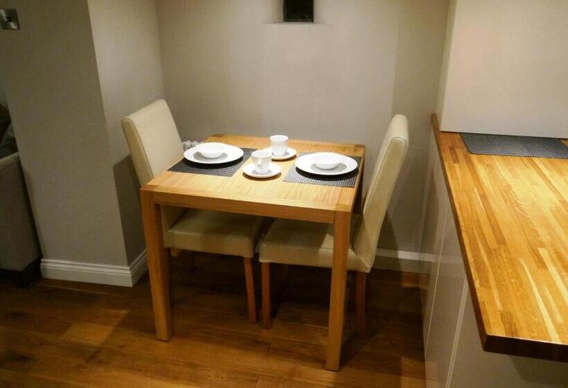 침실 2개 주택, Castle Hotel & Apartments