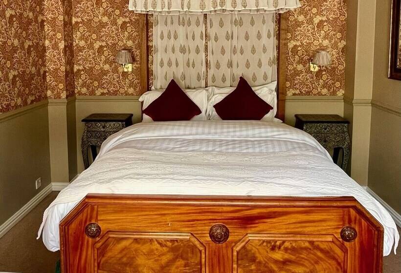 Президентский Люкс, Holdsworth House