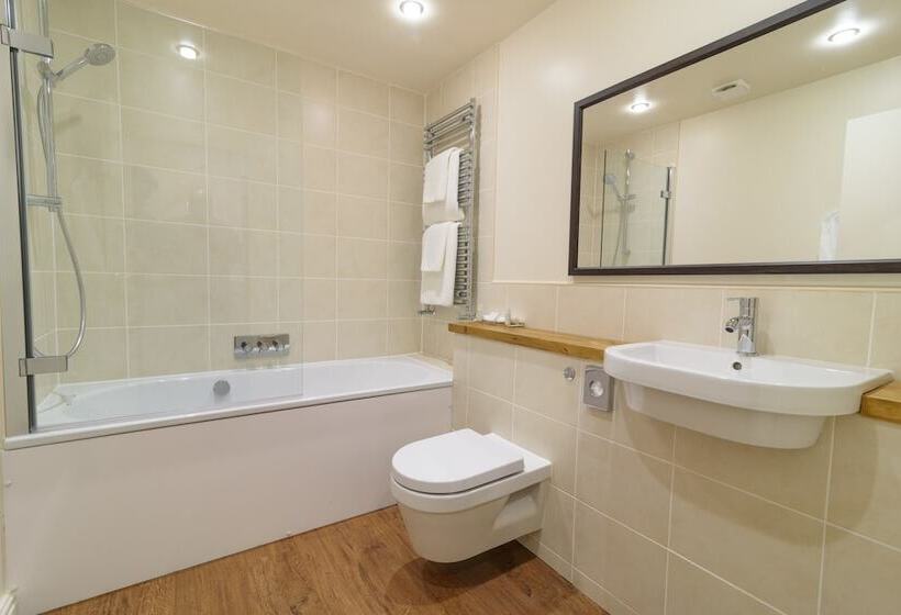 סוויטה אקזקיוטיב, Holdsworth House